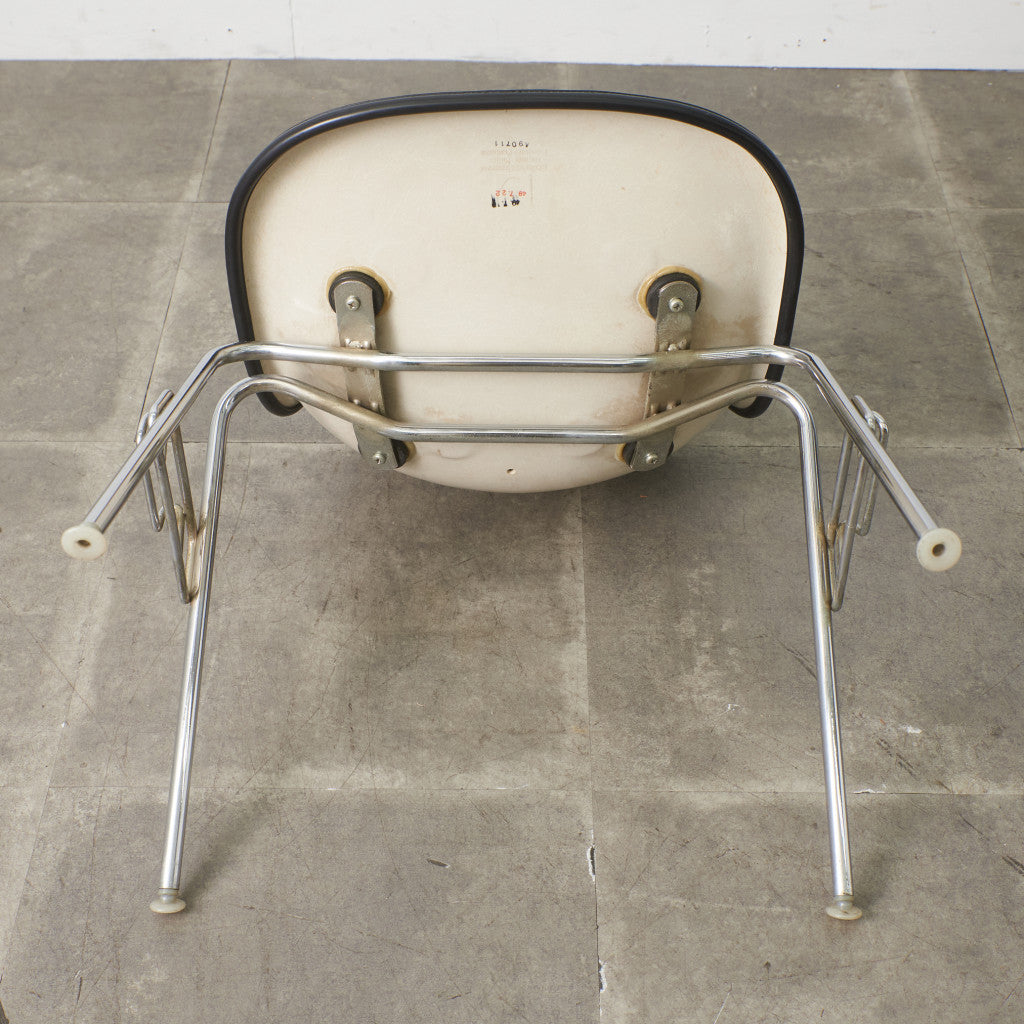 サイドシェルチェア スタッキングベース