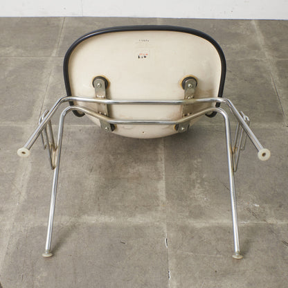 サイドシェルチェア スタッキングベース