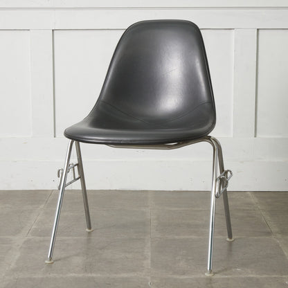 サイドシェルチェア スタッキングベース