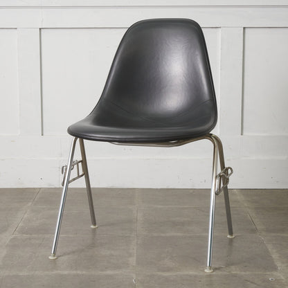 サイドシェルチェア スタッキングベース