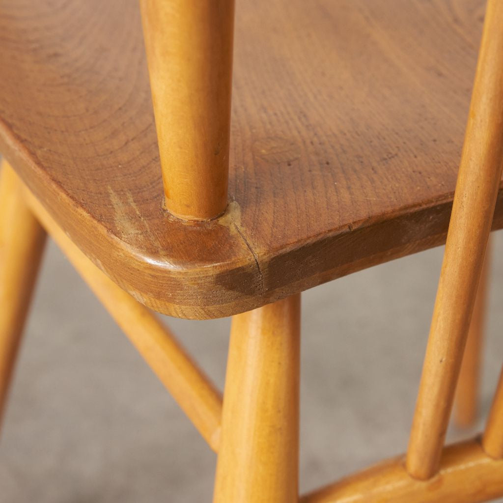 スティックバックチェア