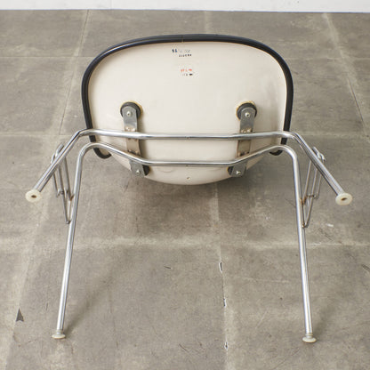 サイドシェルチェア スタッキングベース