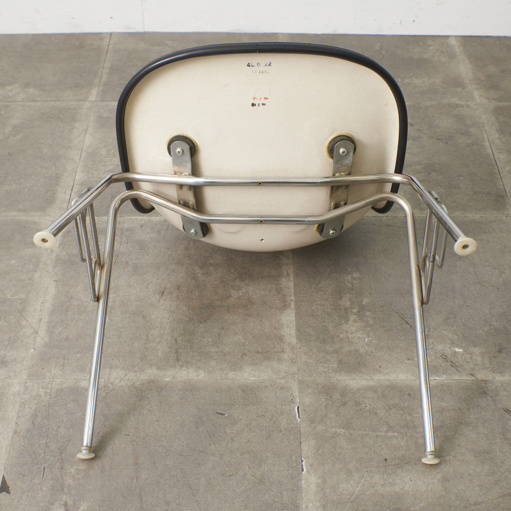 サイドシェルチェア スタッキングベース