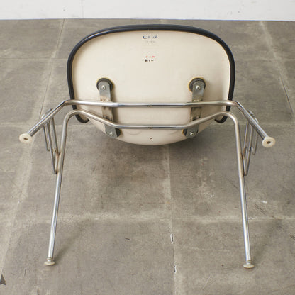 サイドシェルチェア スタッキングベース