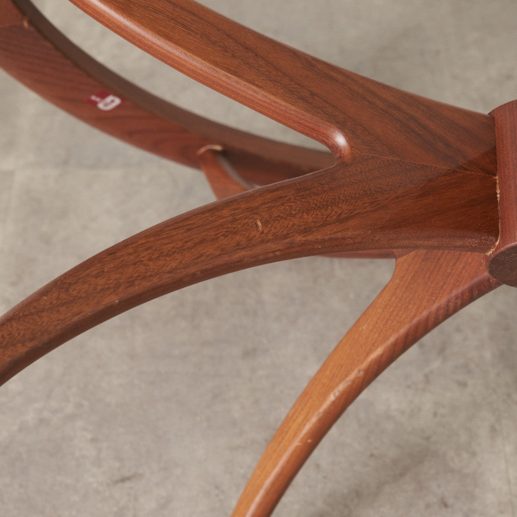 スパイダーコーヒーテーブル