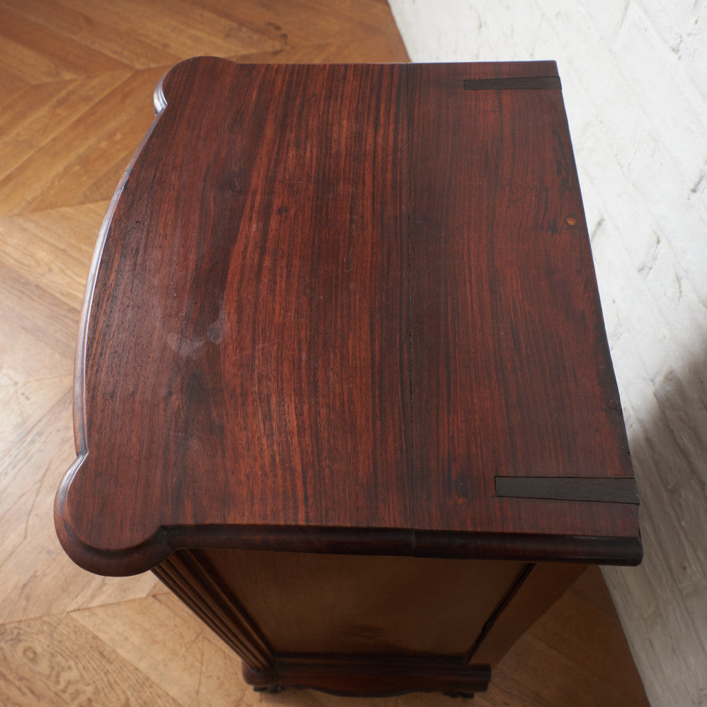 西洋クラシック ウォールナット材キャビネット