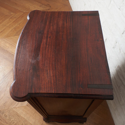 西洋クラシック ウォールナット材キャビネット