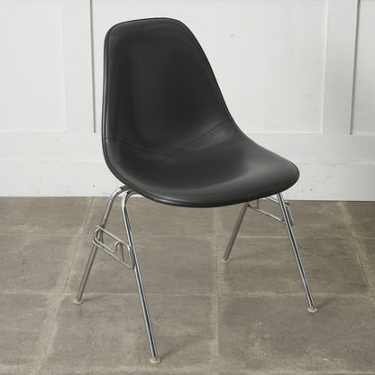 サイドシェルチェア スタッキングベース