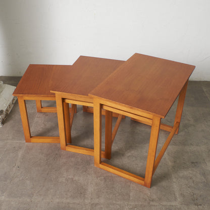 英国ヴィンテージ ネストテーブル