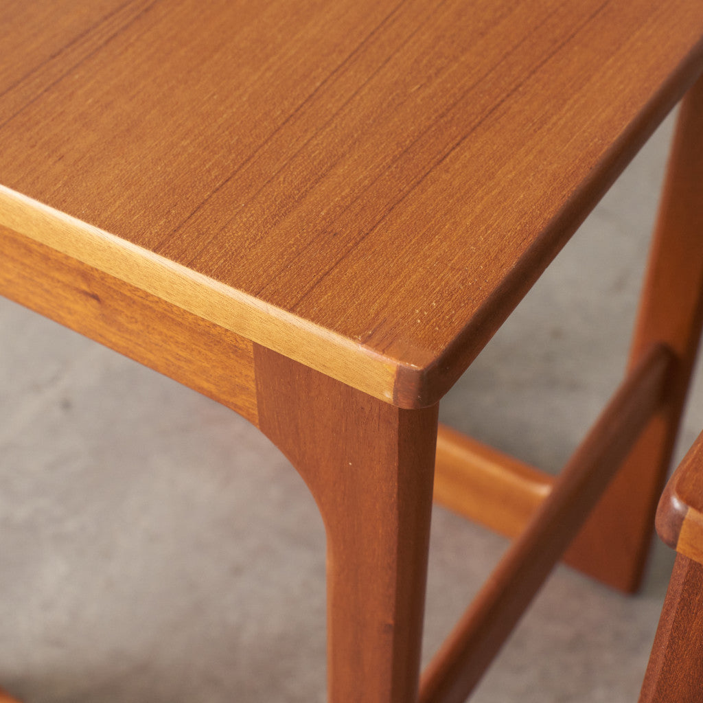 ヴィンテージ 拡張式天板付き ネストテーブル