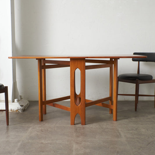 ドロップリーフゲートレッグテーブル