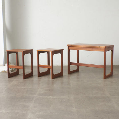 ヴィンテージ 拡張式天板付き ネストテーブル