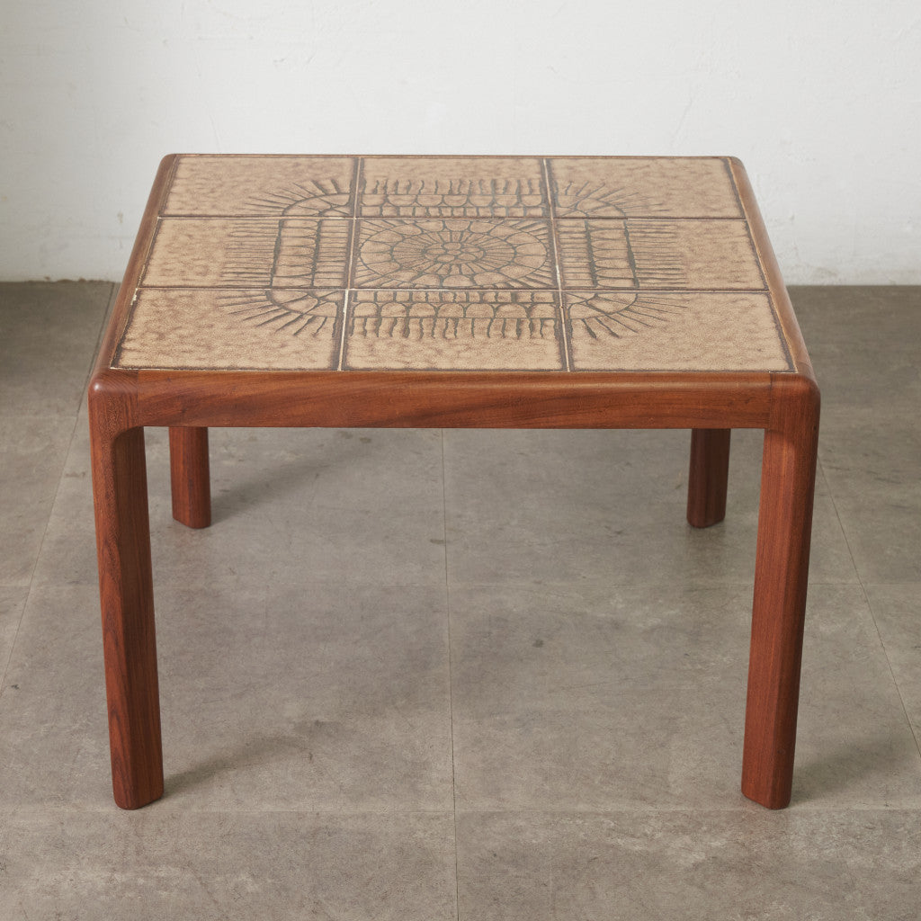 タイルトップ コーヒーテーブル