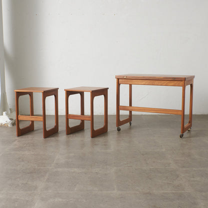 ヴィンテージ 拡張式天板付き ネストテーブル