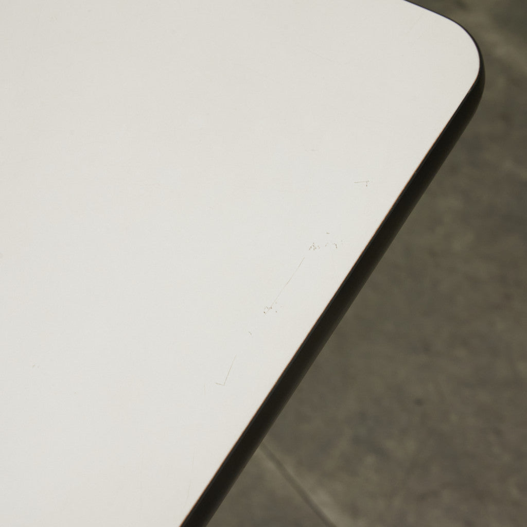 イームズ コントラクトベース テーブル