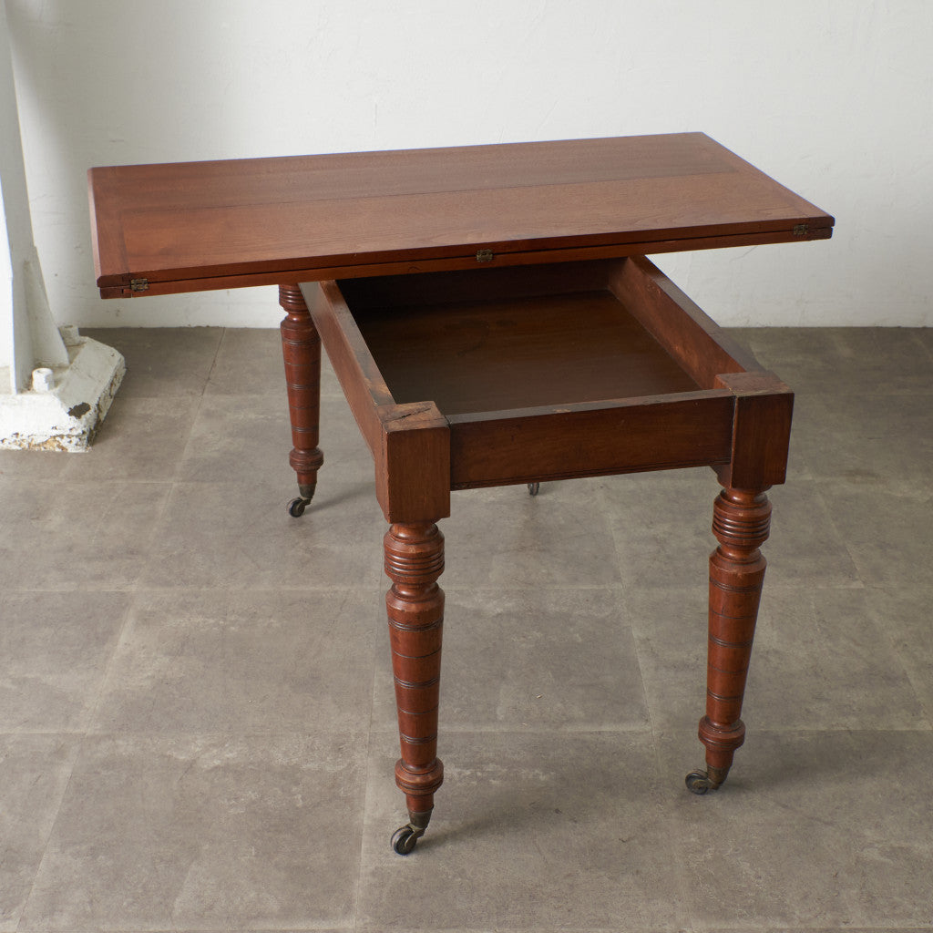 英国アンティーク ゲームテーブル