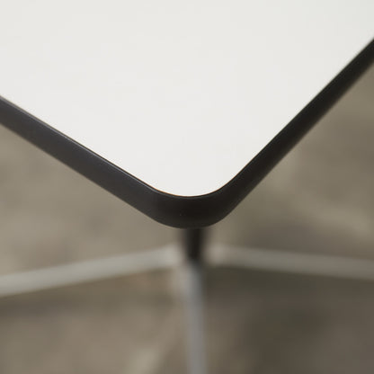 イームズ コントラクトベース テーブル