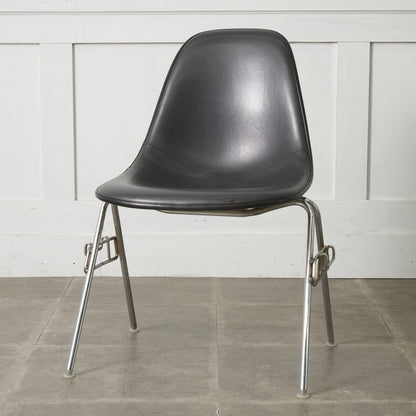 サイドシェルチェア スタッキングベース