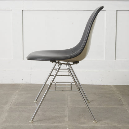 サイドシェルチェア スタッキングベース