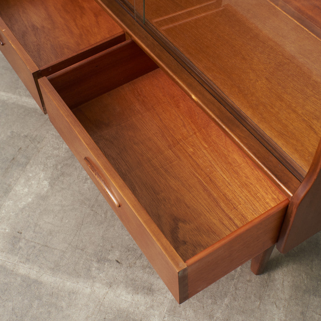 ヴィンテージ ナローガラスキャビネット