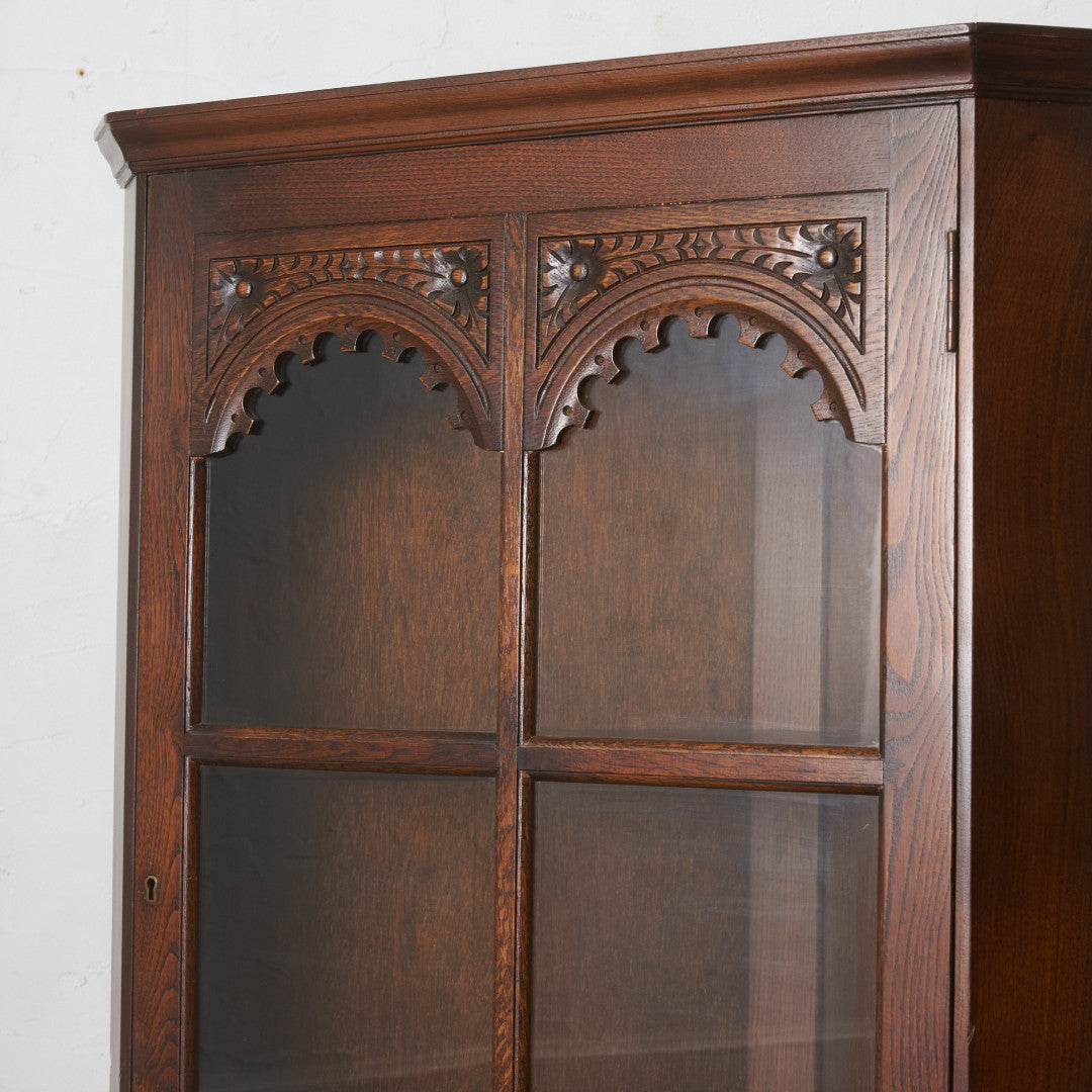 英国クラシック オーク材 コーナーキャビネット