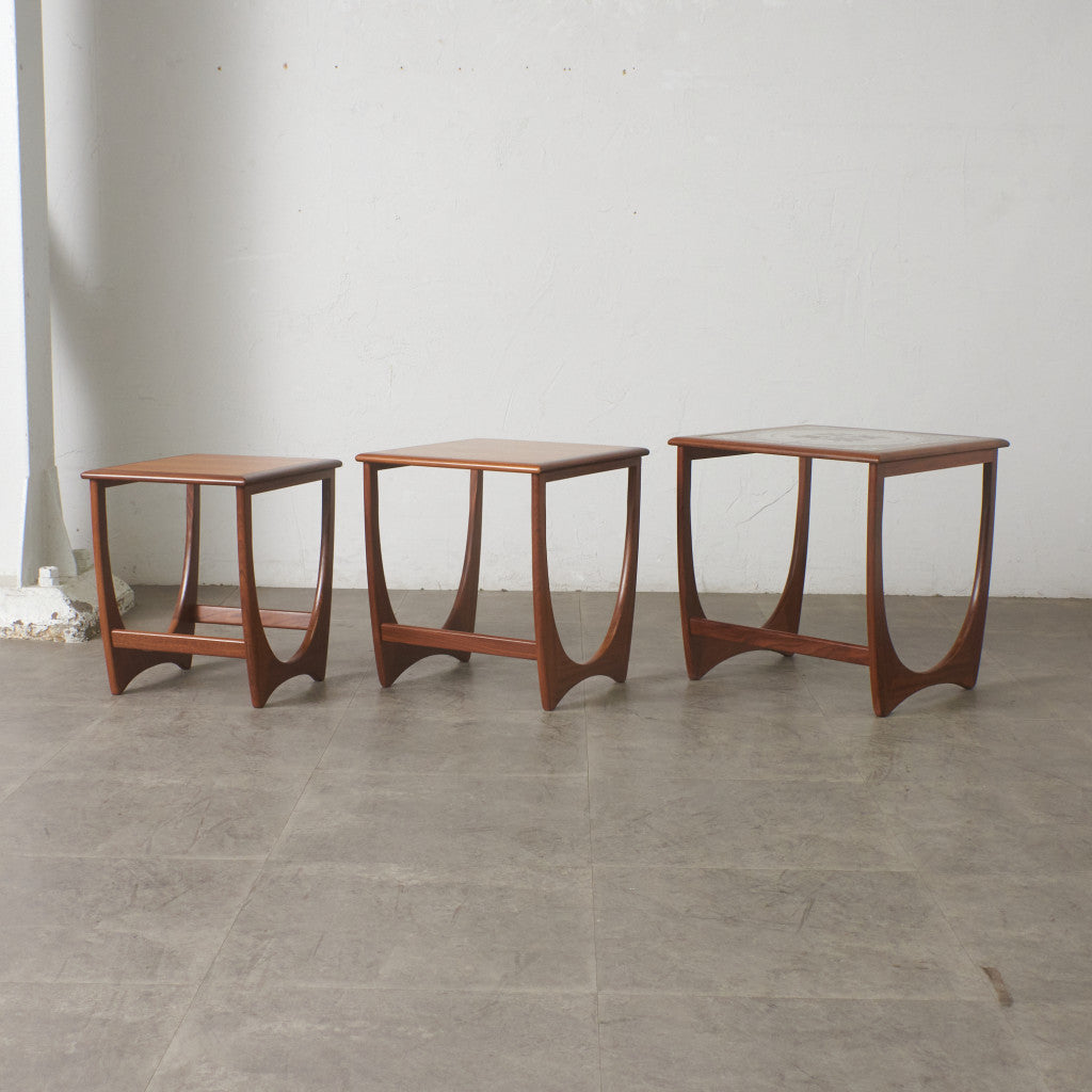 Astro セラミックタイルトップ ネストテーブル