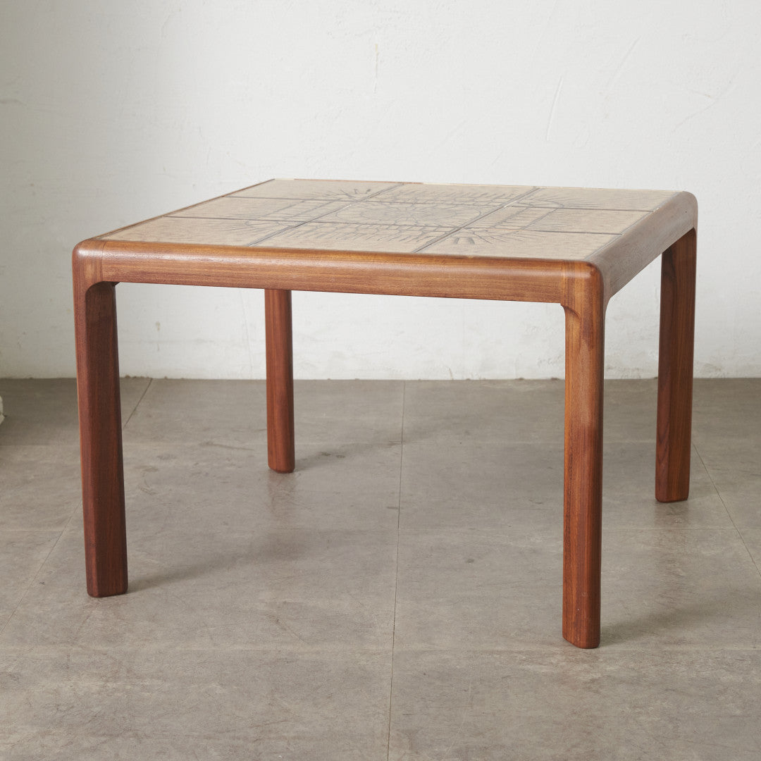 タイルトップ コーヒーテーブル