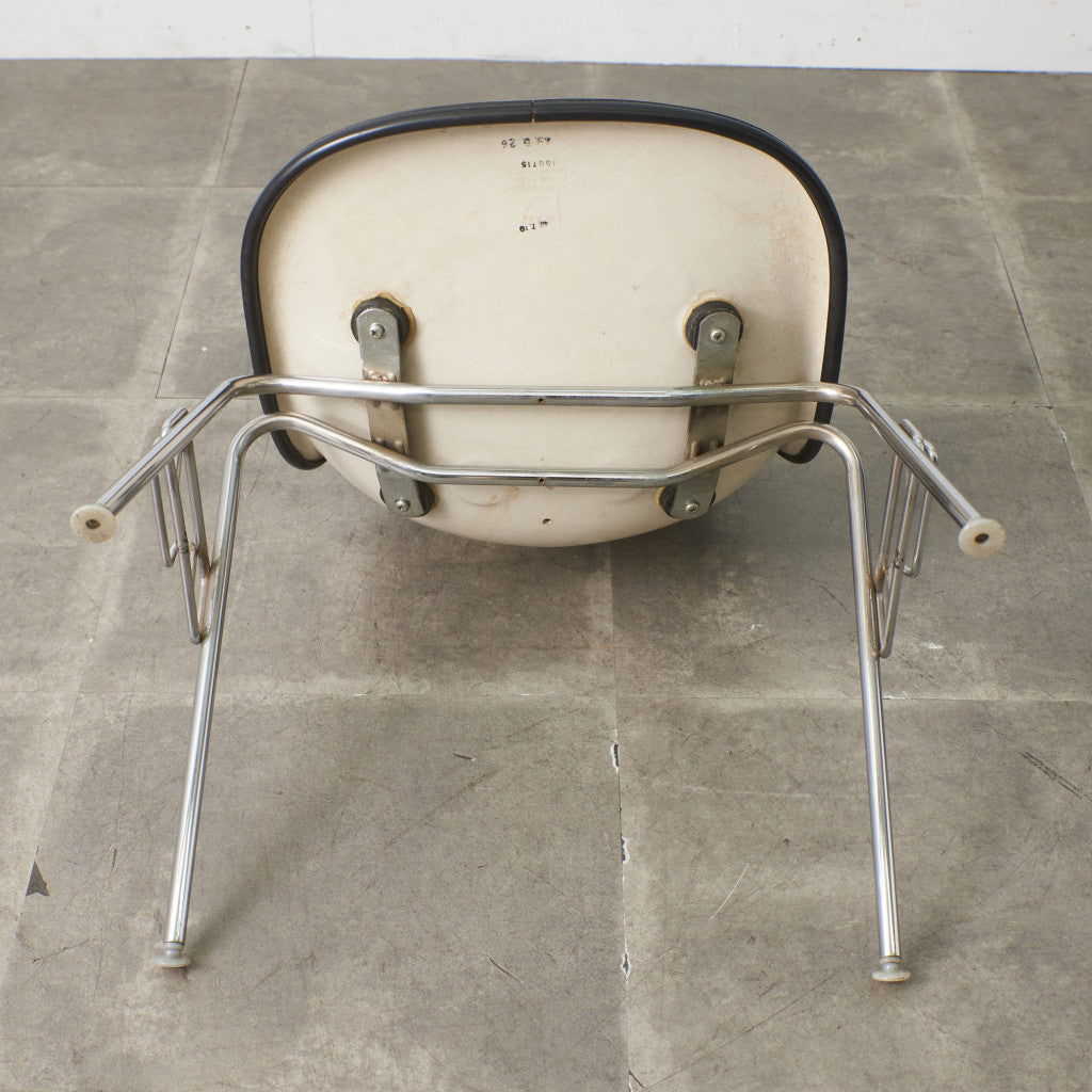 サイドシェルチェア スタッキングベース