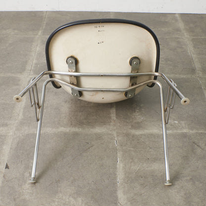 サイドシェルチェア スタッキングベース