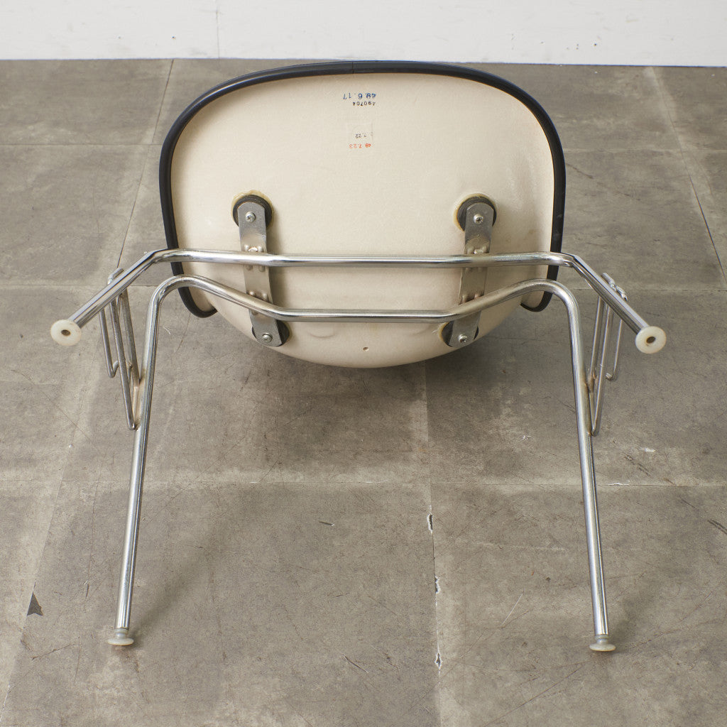 サイドシェルチェア スタッキングベース