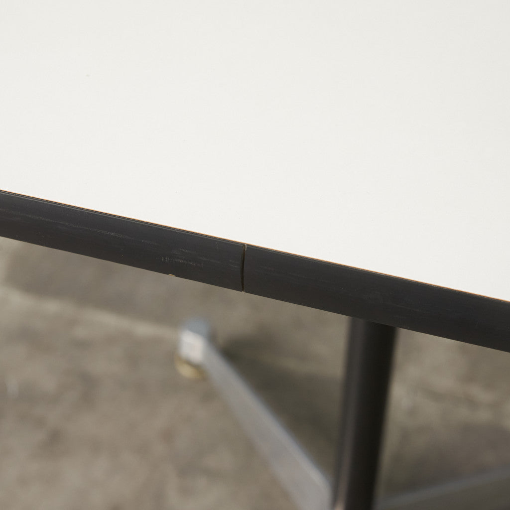 イームズ コントラクトベース テーブル