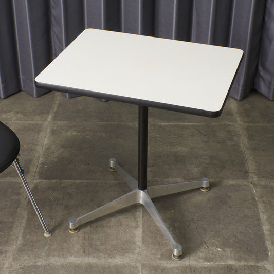 イームズ コントラクトベース テーブル