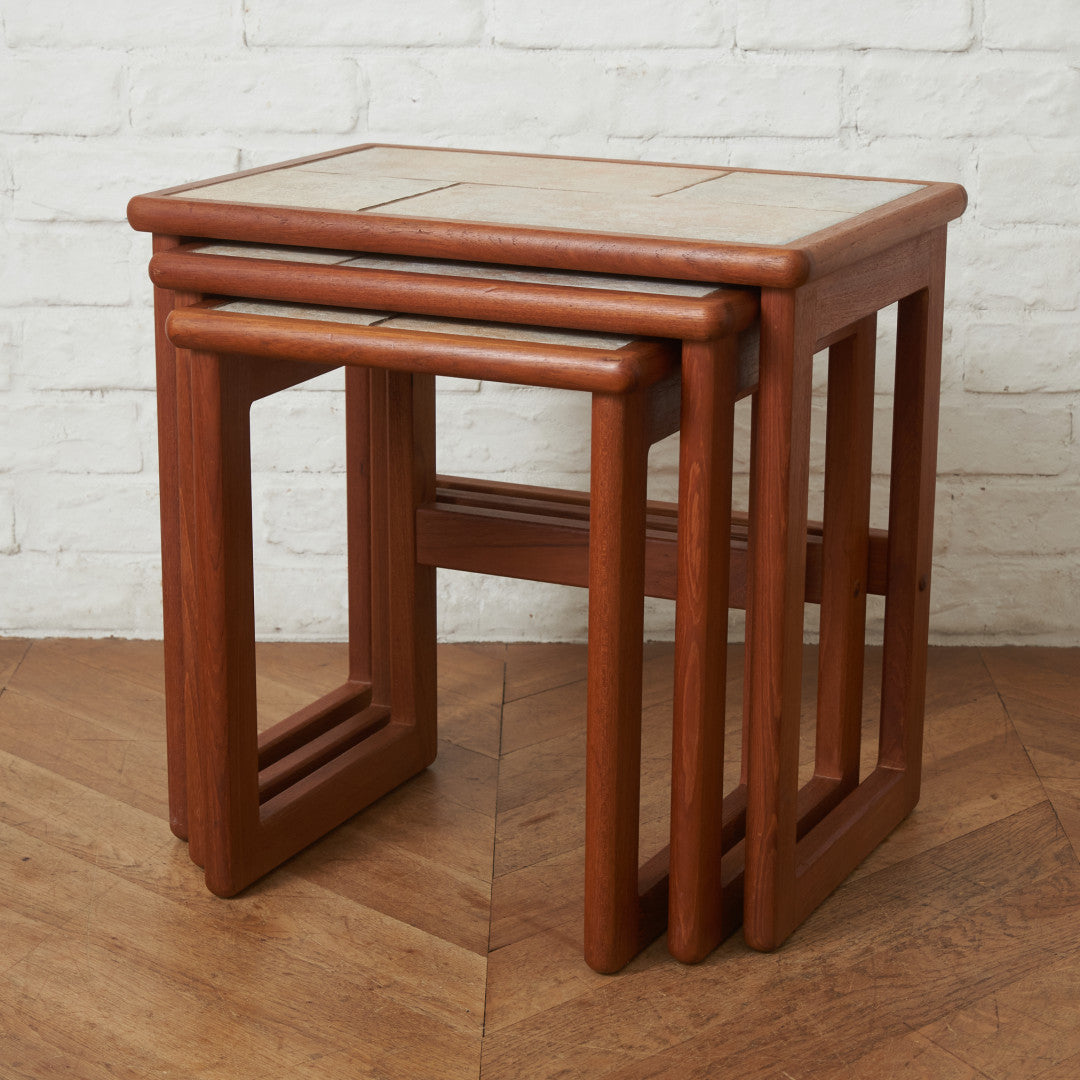 ヴィンテージ タイルトップ ネストテーブル