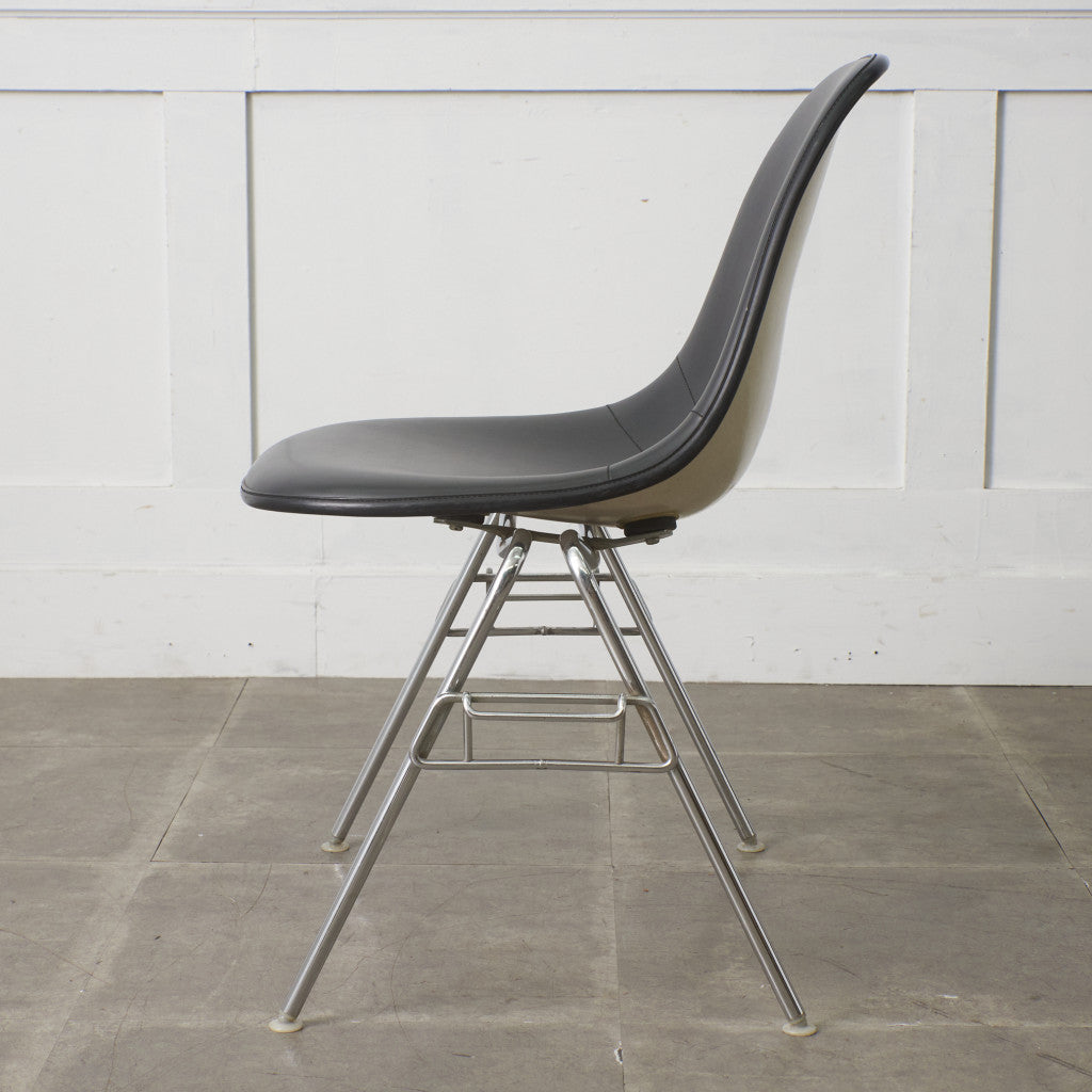 サイドシェルチェア スタッキングベース