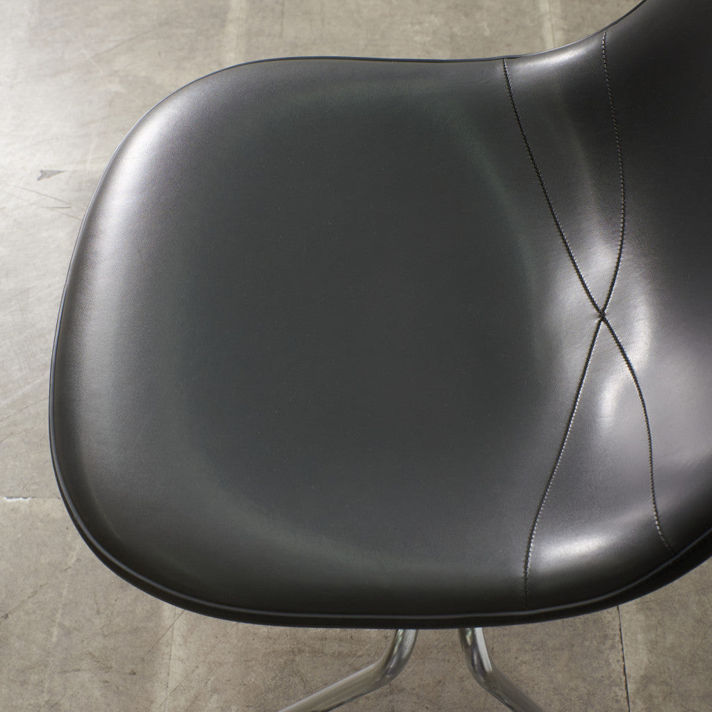 サイドシェルチェア スタッキングベース