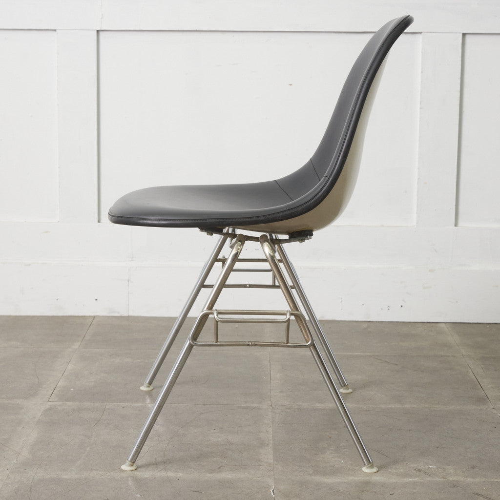 サイドシェルチェア スタッキングベース