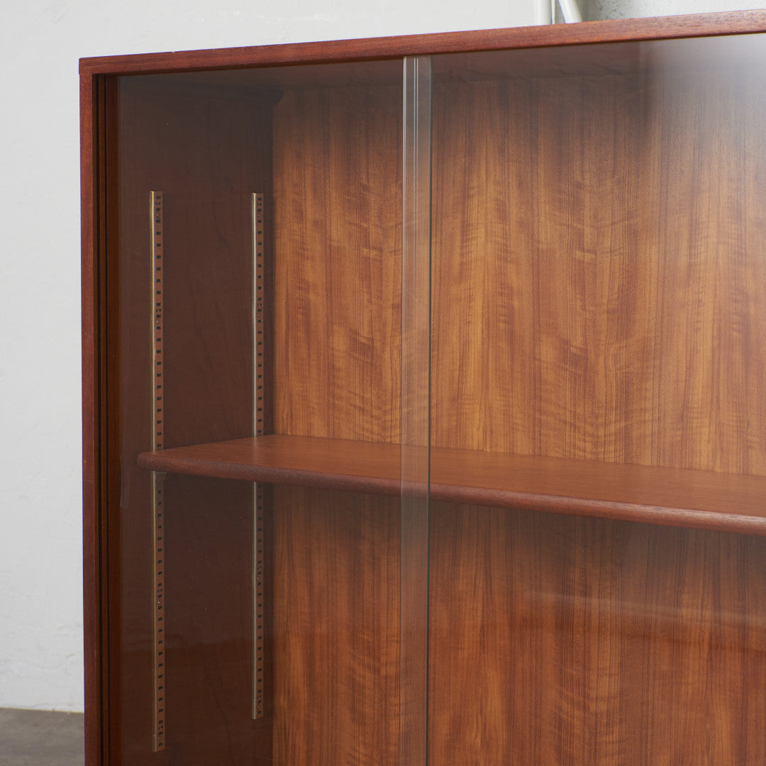 英国ヴィンテージ ナローガラスキャビネット