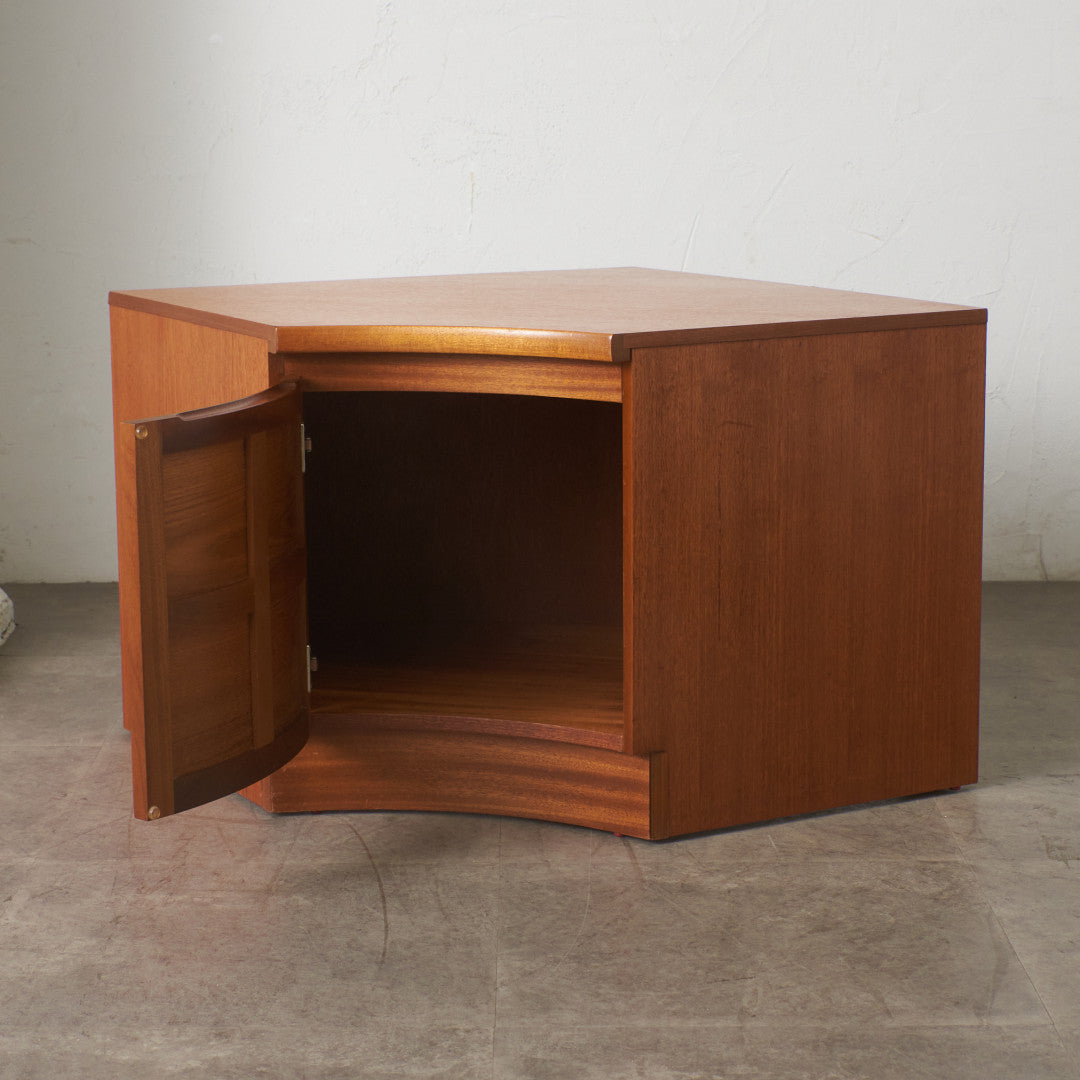 ヴィンテージ 凹型コーナーキャビネット