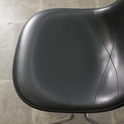 サイドシェルチェア スタッキングベース