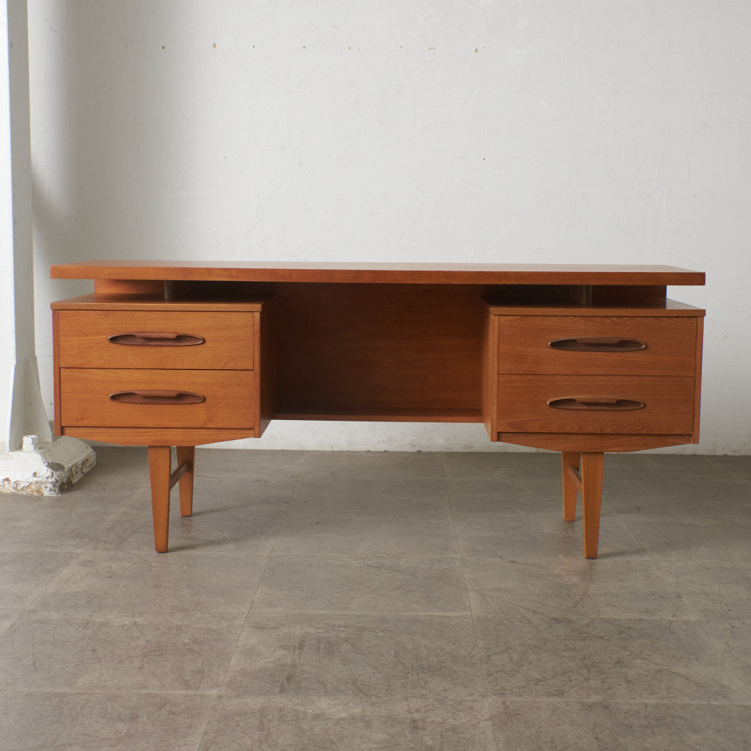 英国ヴィンテージ ドレッシングデスク