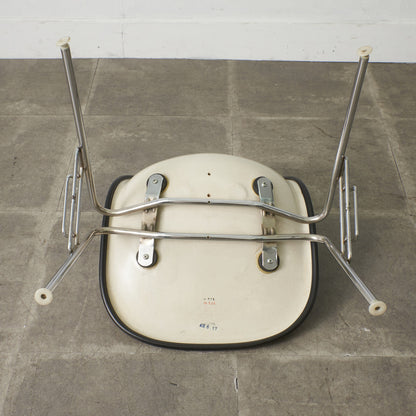 サイドシェルチェア スタッキングベース