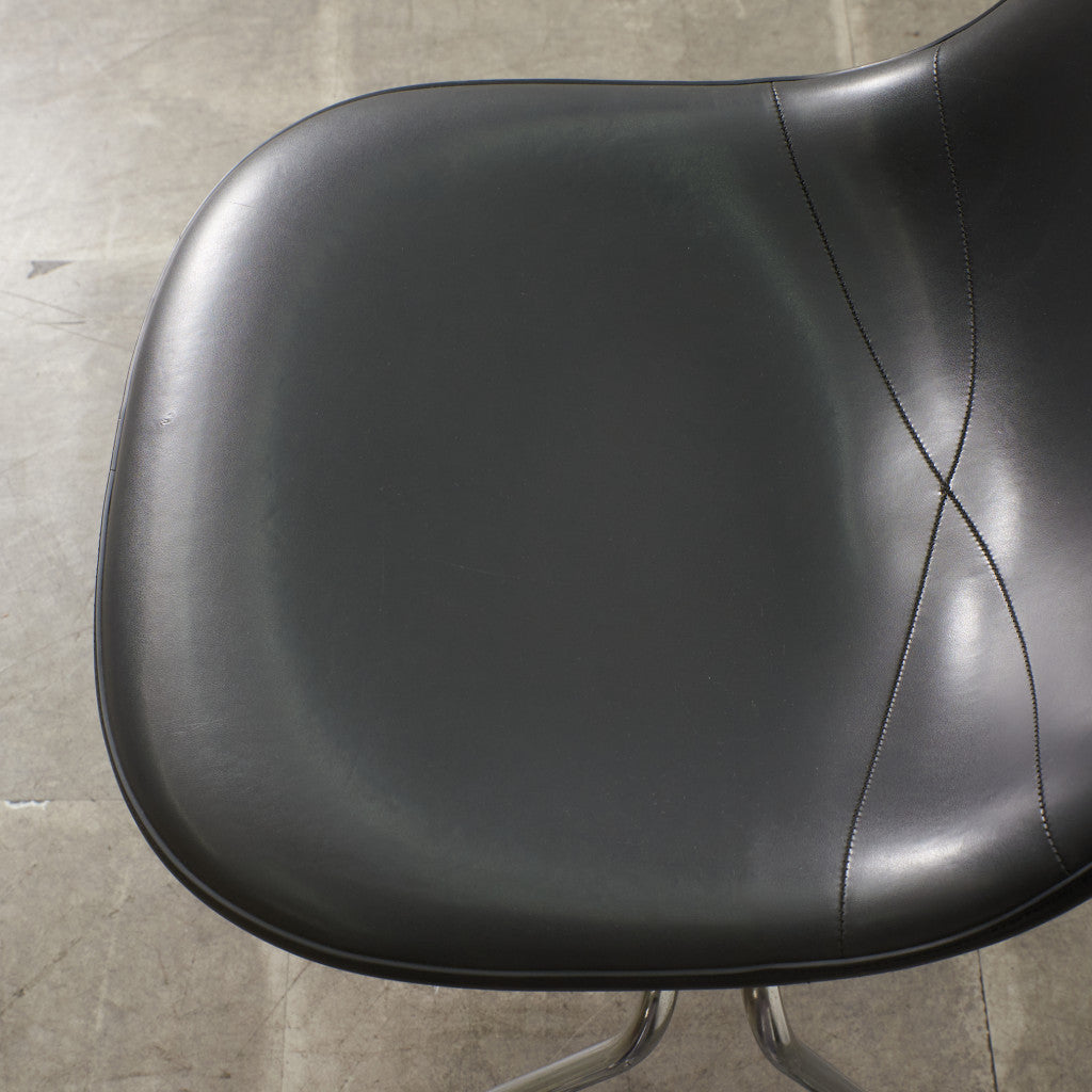 サイドシェルチェア スタッキングベース