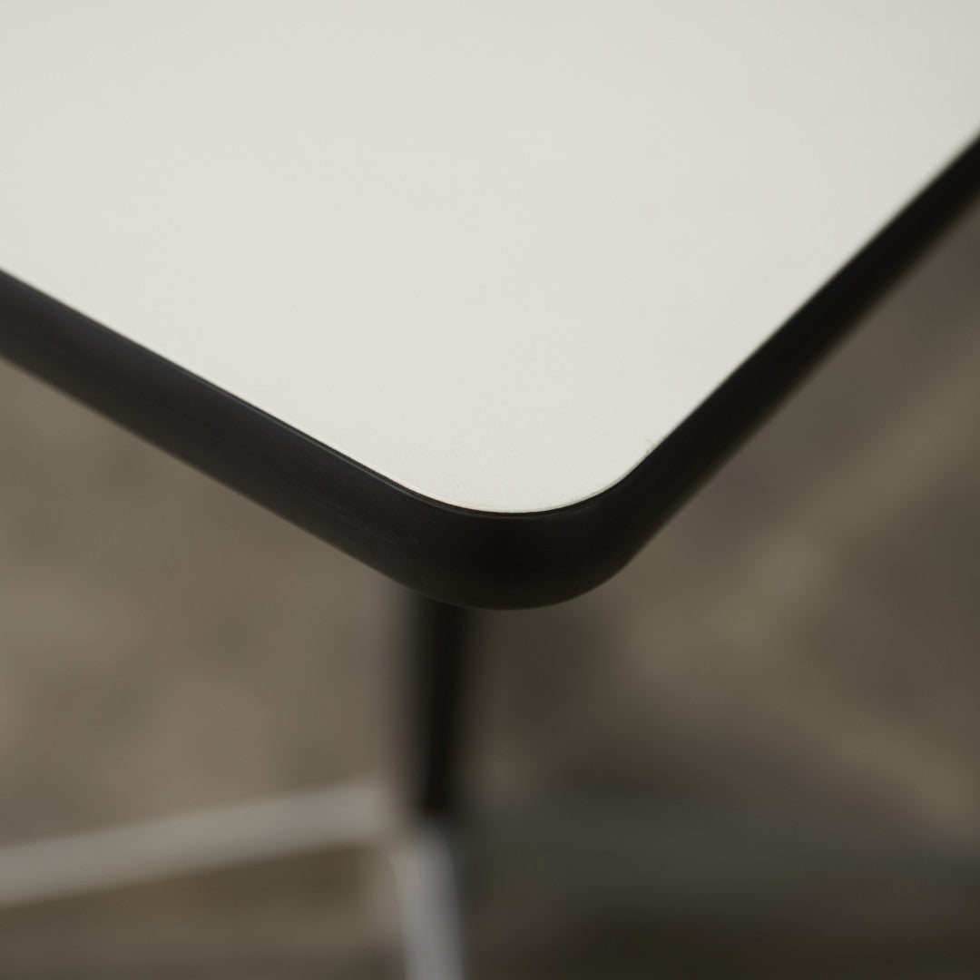 イームズ コントラクトベース テーブル