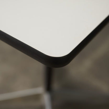 イームズ コントラクトベース テーブル