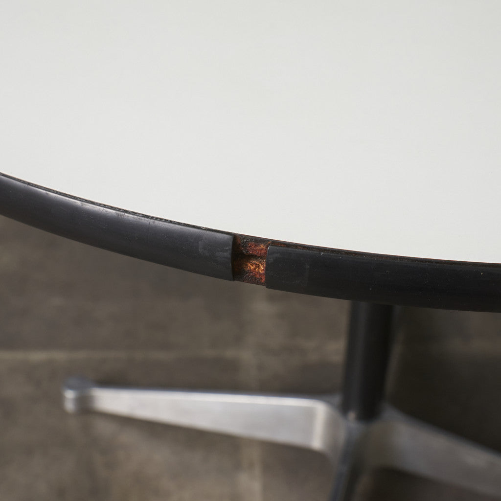 イームズ コントラクトベース ラウンドテーブル