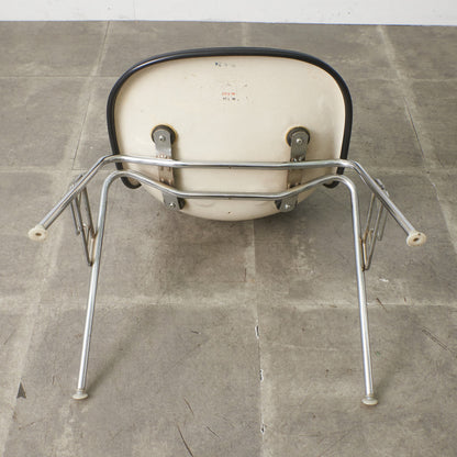 サイドシェルチェア スタッキングベース