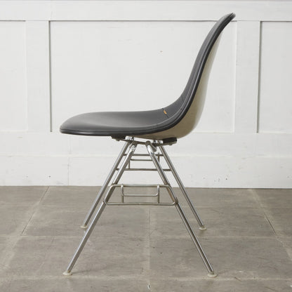 サイドシェルチェア スタッキングベース