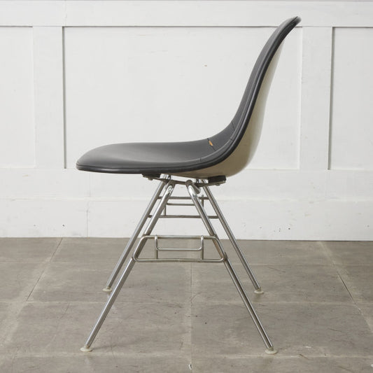 サイドシェルチェア スタッキングベース