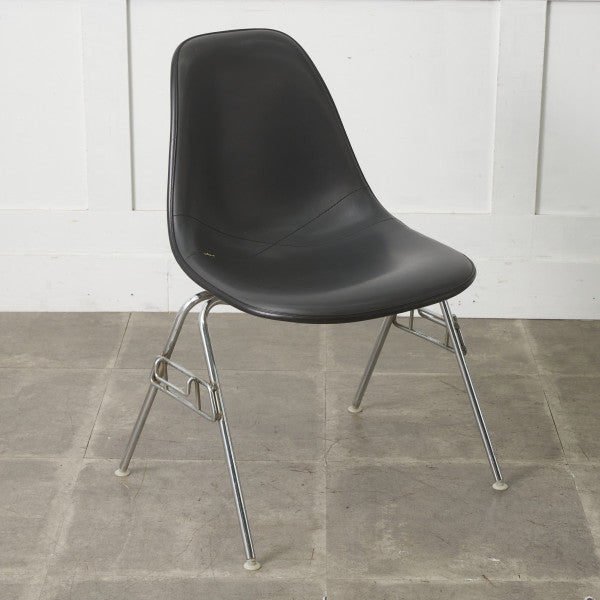 サイドシェルチェア スタッキングベース